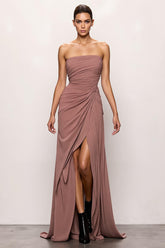 Trägerloses Blush Rückenfreies Gerafftes Langes Abendkleid mit Schlitz